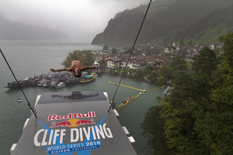 red_bul_skokovi_sa_stene